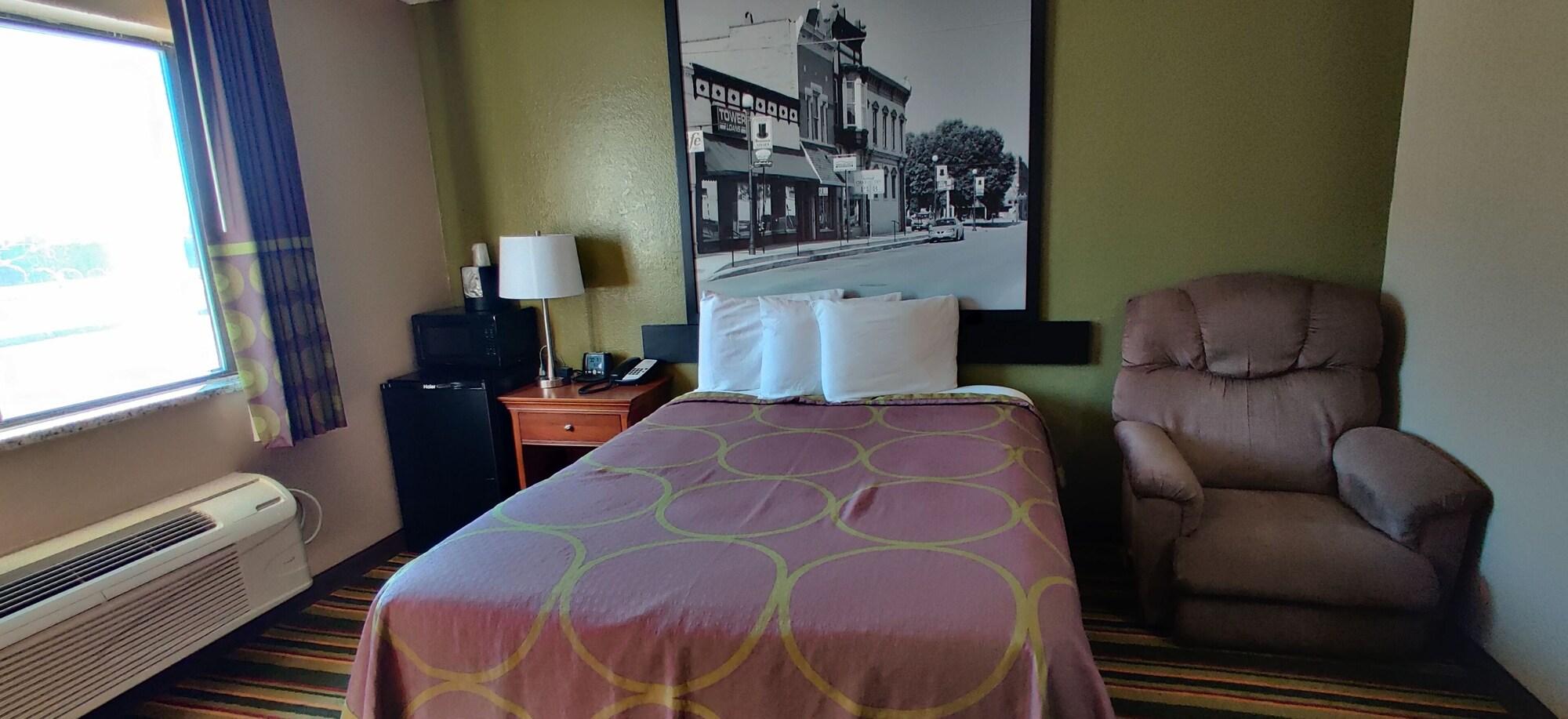 Super 8 By Wyndham Champaign Motel Bagian luar foto